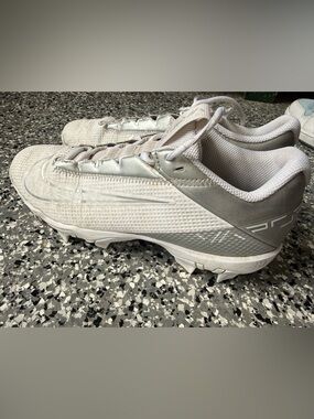 Nike Men’s White Baseball Cleats mens 7.5